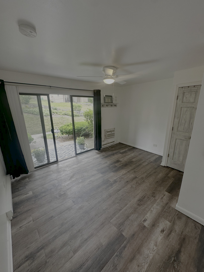 44 Nassau Colony #4, Fox Lake, IL 60020