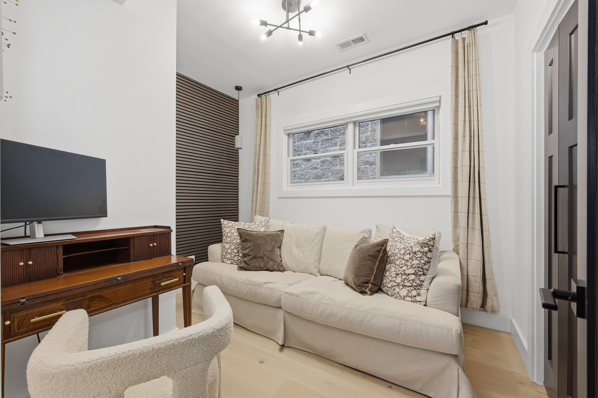 1333 N Bosworth Avenue #2, Chicago, IL 60642