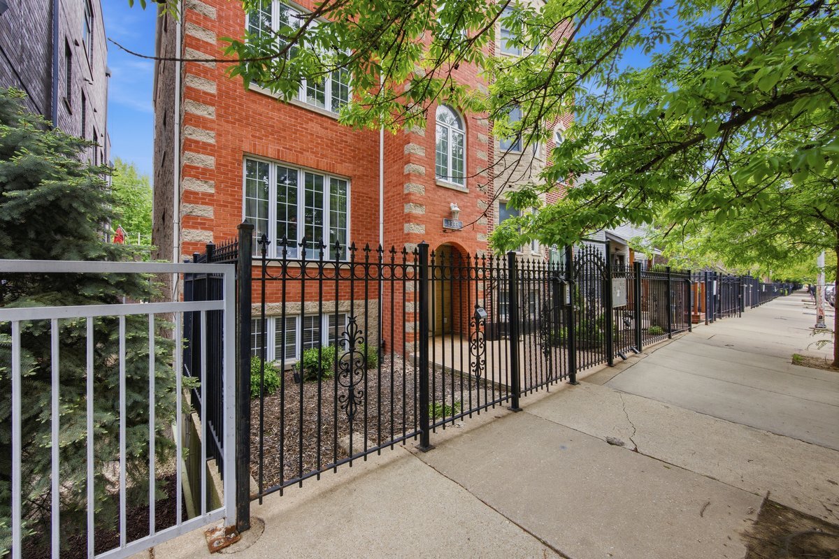 1333 N Bosworth Avenue #2, Chicago, IL 60642