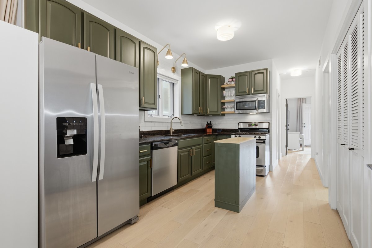 1333 N Bosworth Avenue #2, Chicago, IL 60642