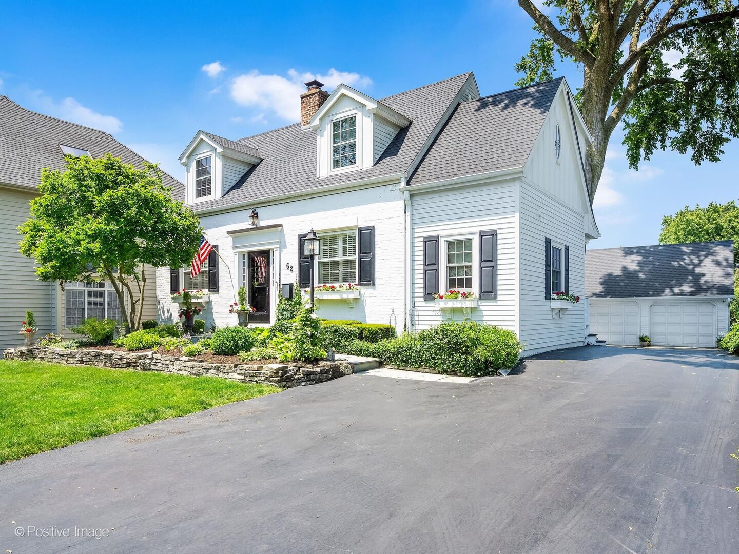 62 Waverly Avenue, Clarendon Hills, IL 60514