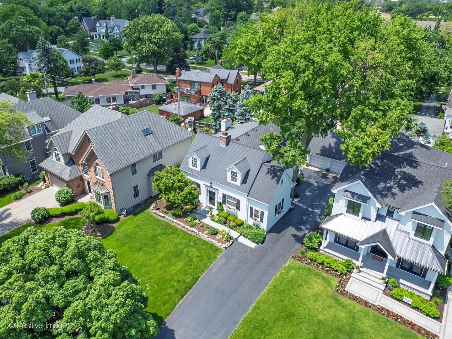 62 Waverly Avenue, Clarendon Hills, IL 60514