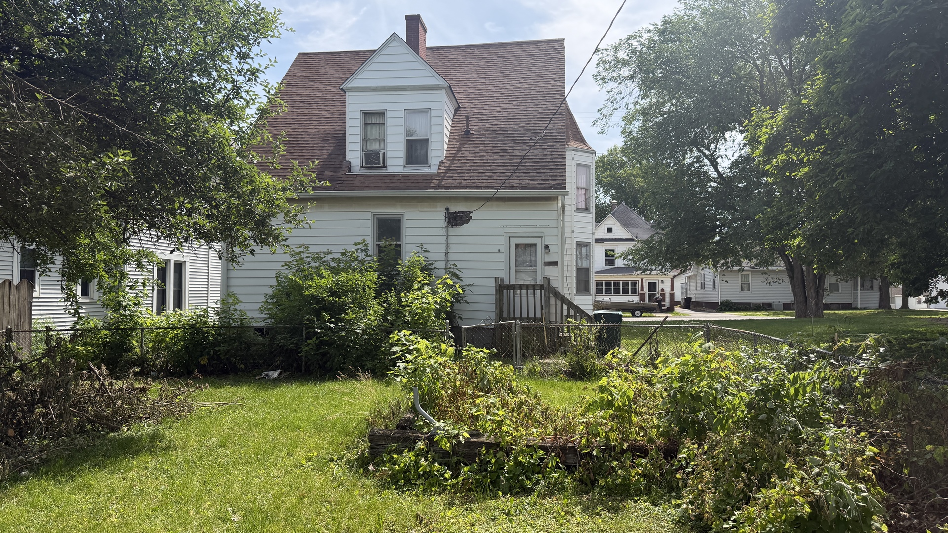 411 N Monroe Street, Clinton, IL 61727