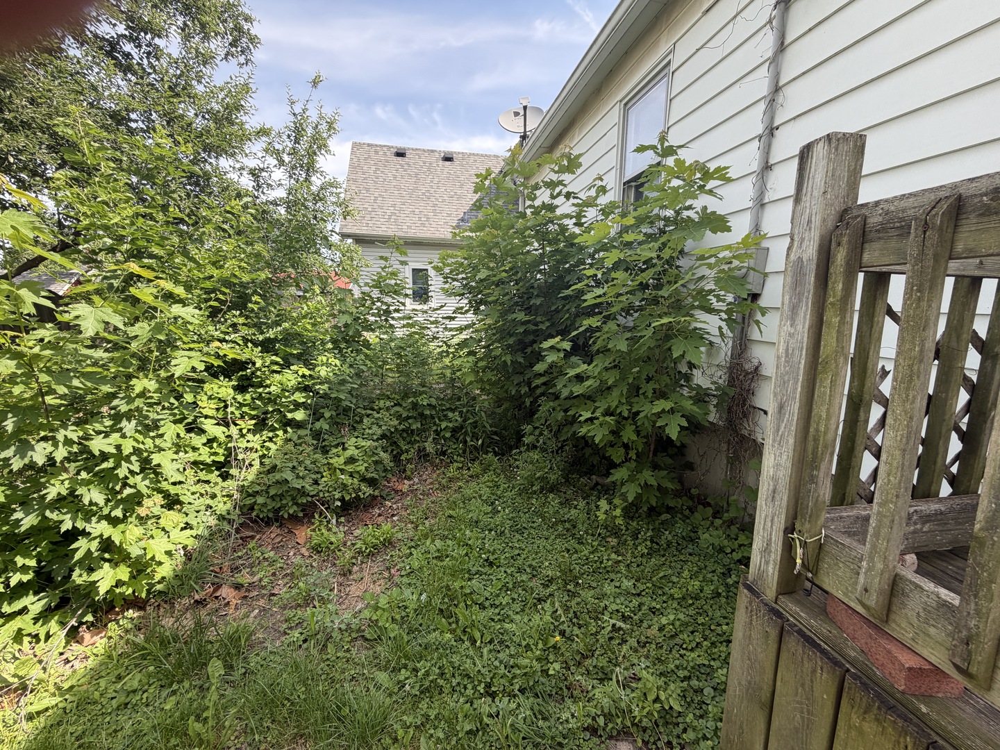 411 N Monroe Street, Clinton, IL 61727