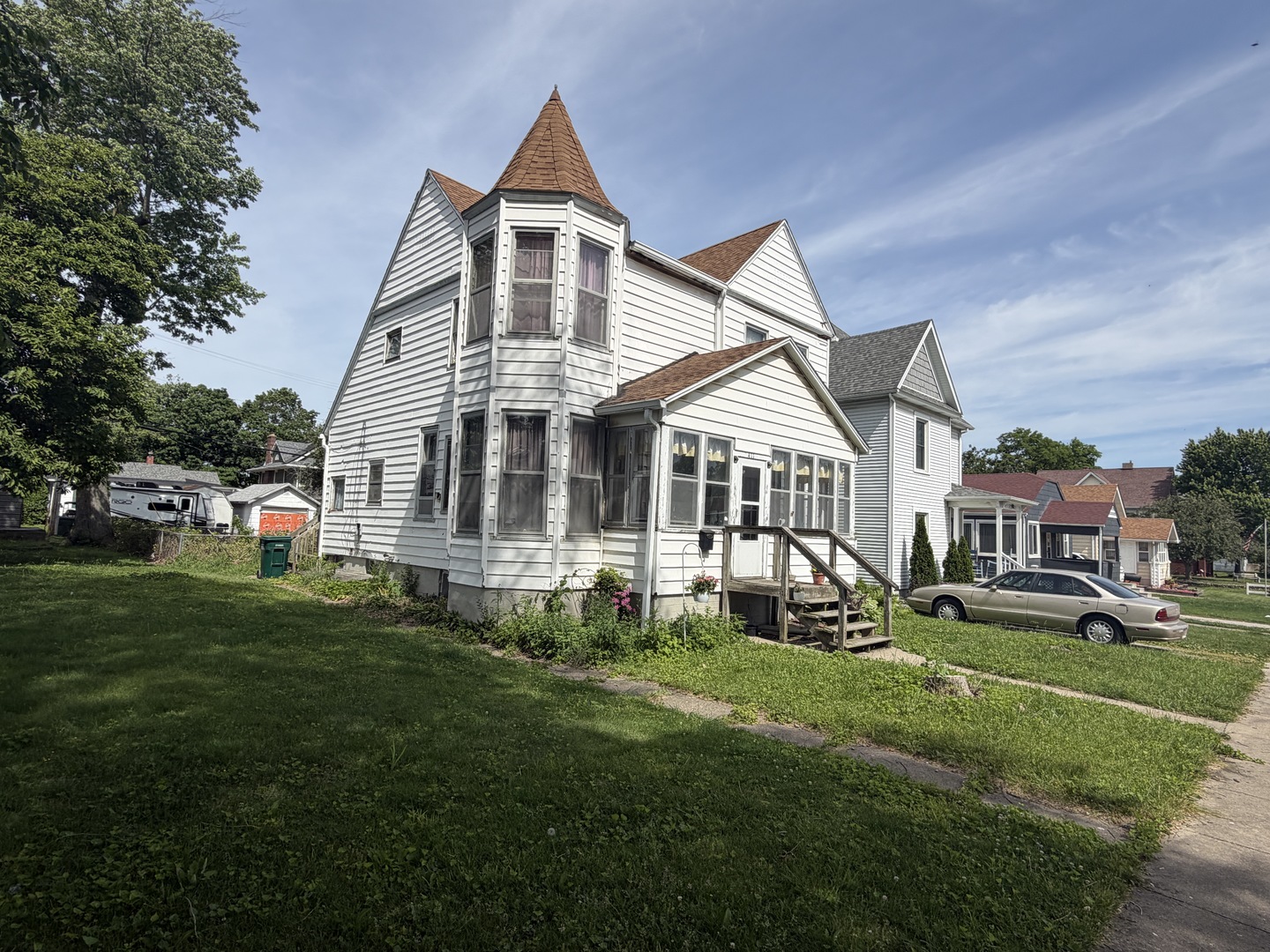 411 N Monroe Street, Clinton, IL 61727