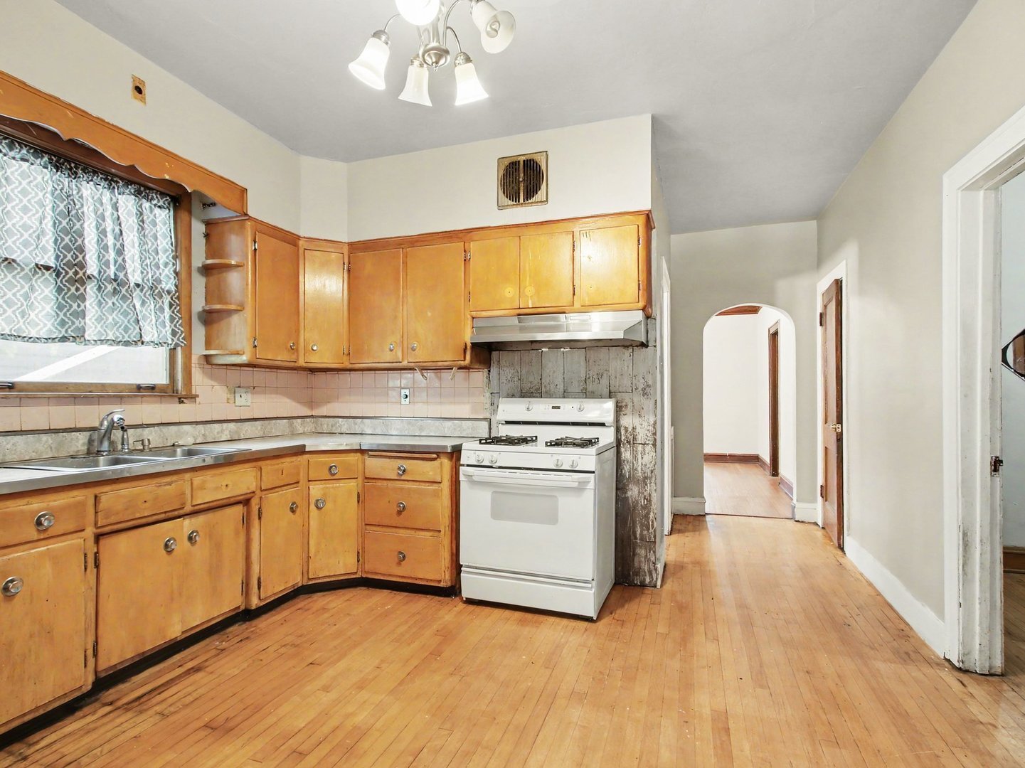 11949 S Lafayette Avenue, Chicago, IL 60628