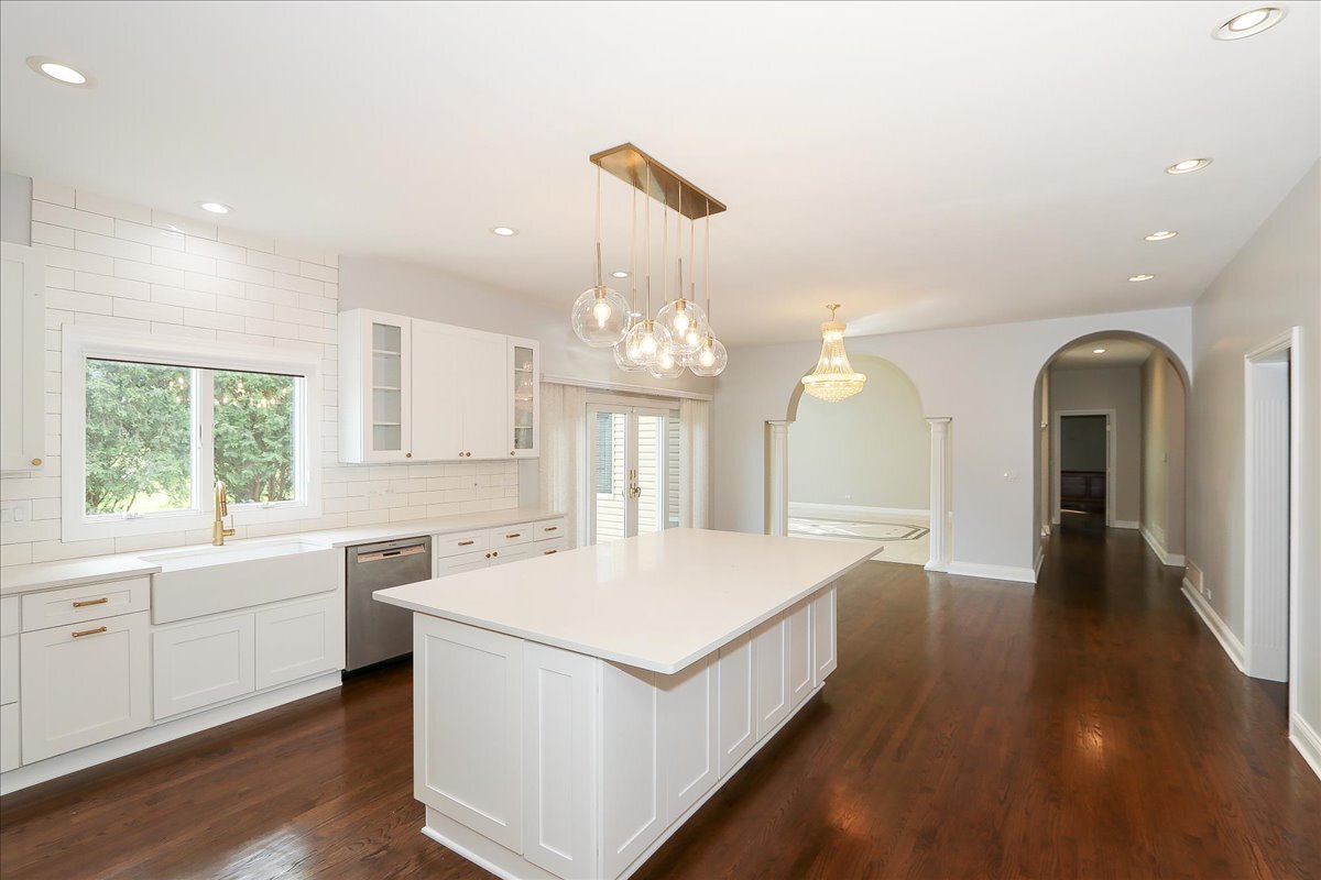 5N523 E Lakeview Circle, St. Charles, IL 60175