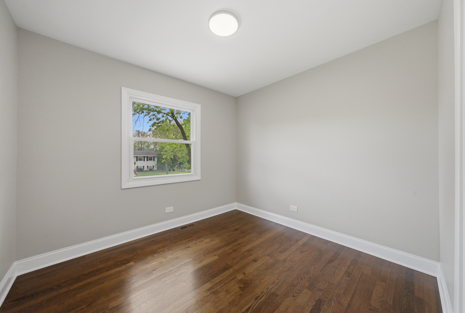 2S206 Mayfield Lane, Glen Ellyn, IL 60137