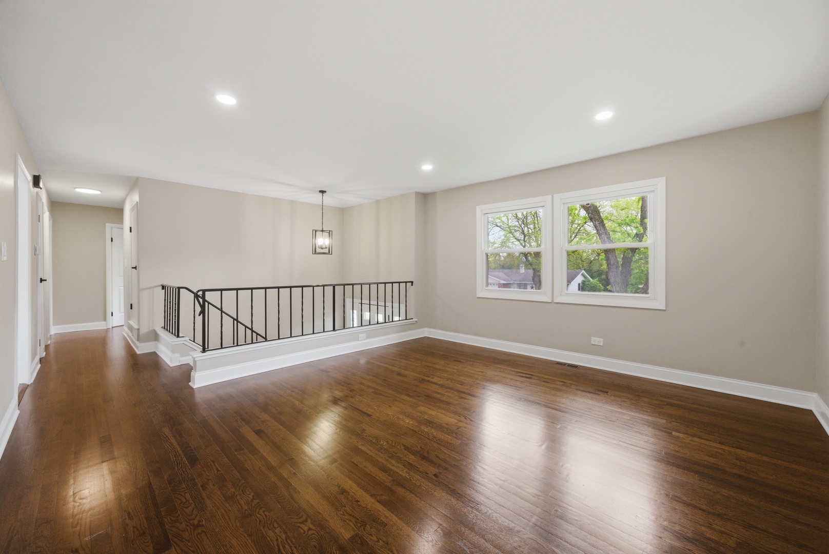 2S206 Mayfield Lane, Glen Ellyn, IL 60137