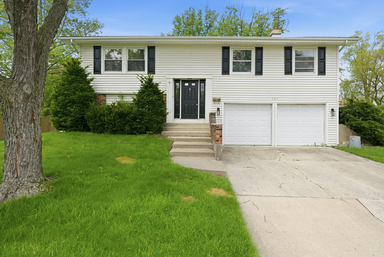 2S206 Mayfield Lane, Glen Ellyn, IL 60137