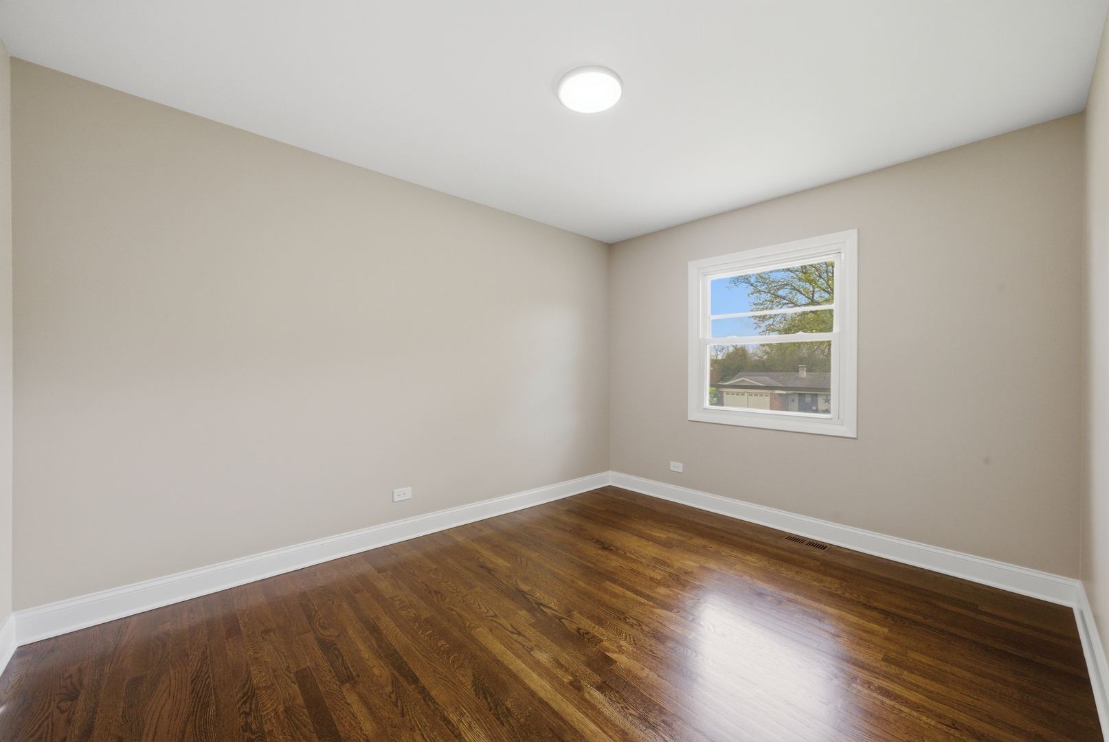 2S206 Mayfield Lane, Glen Ellyn, IL 60137