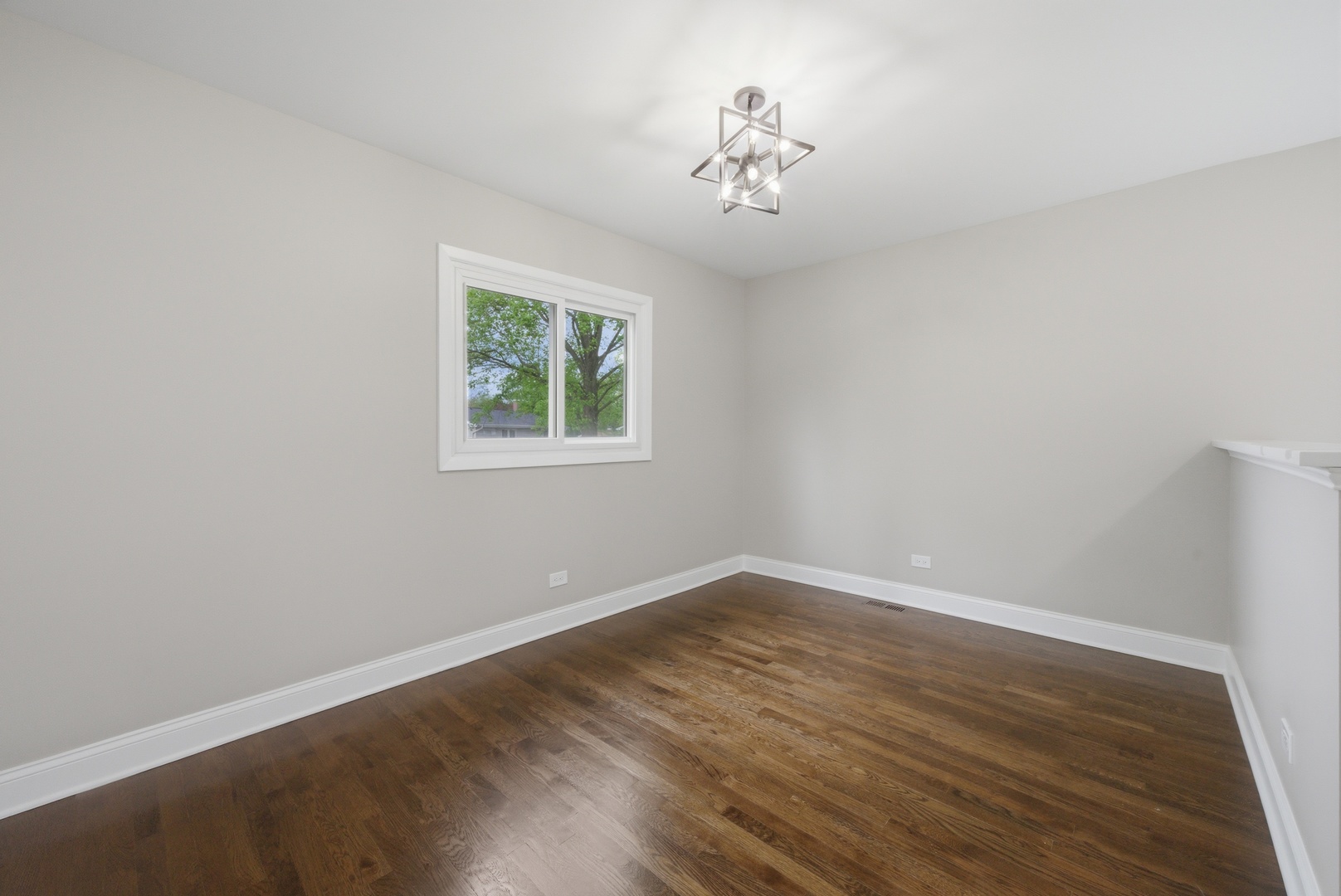 2S206 Mayfield Lane, Glen Ellyn, IL 60137