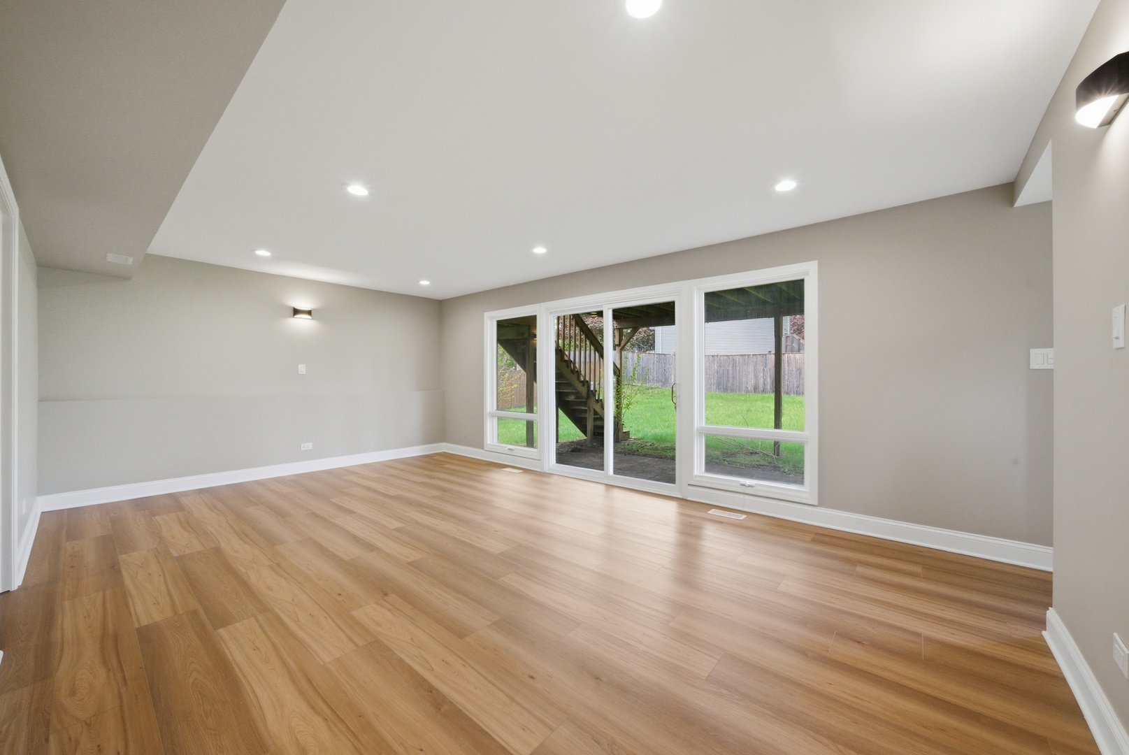 2S206 Mayfield Lane, Glen Ellyn, IL 60137