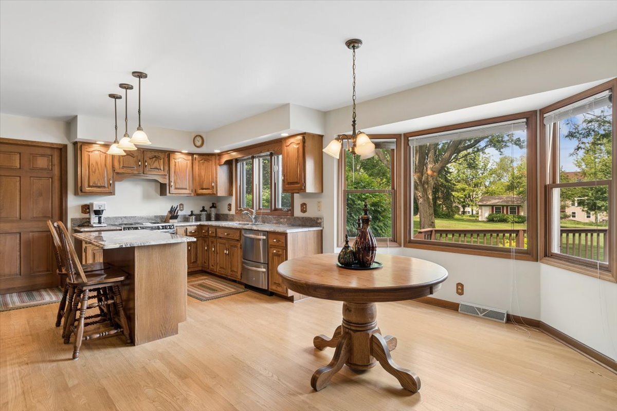 39W550 Deerpath Road, Aurora, IL 60506