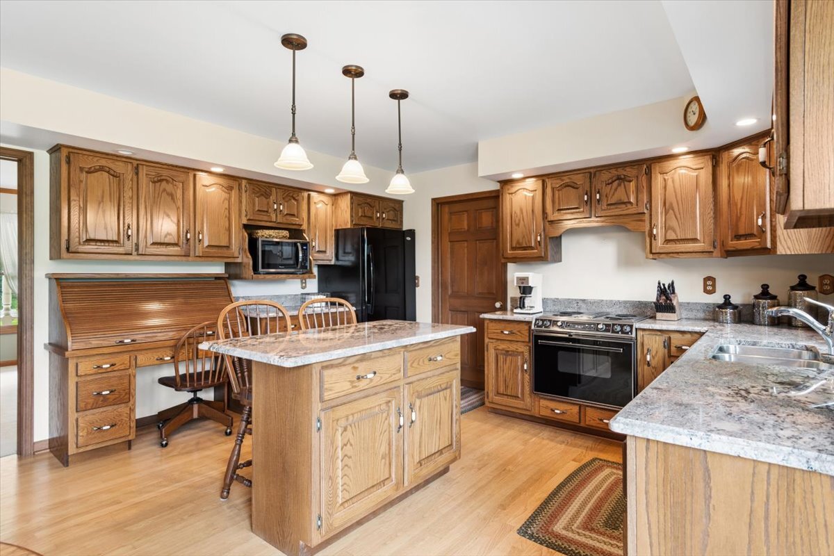 39W550 Deerpath Road, Aurora, IL 60506