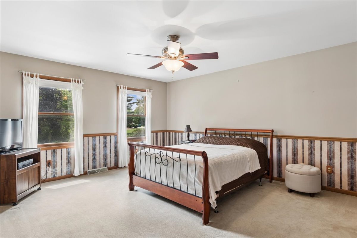 39W550 Deerpath Road, Aurora, IL 60506