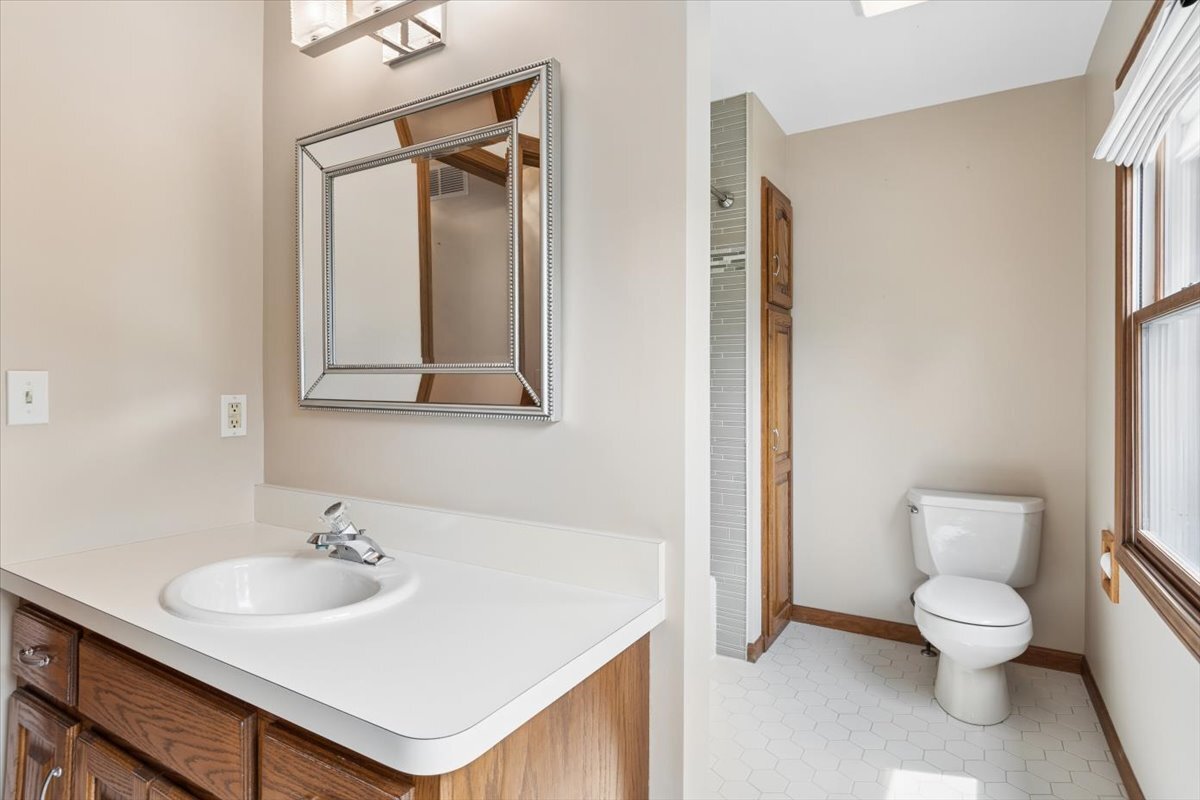 39W550 Deerpath Road, Aurora, IL 60506
