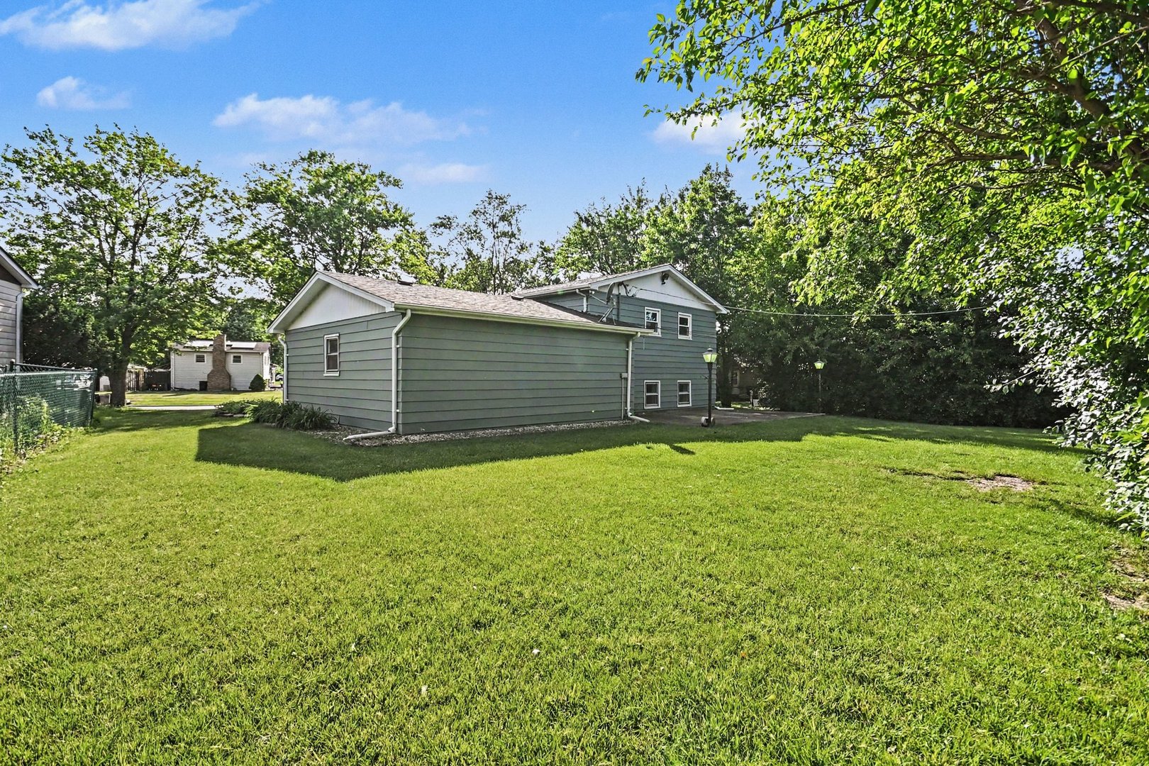 15405 James Drive, Oak Forest, IL 60452