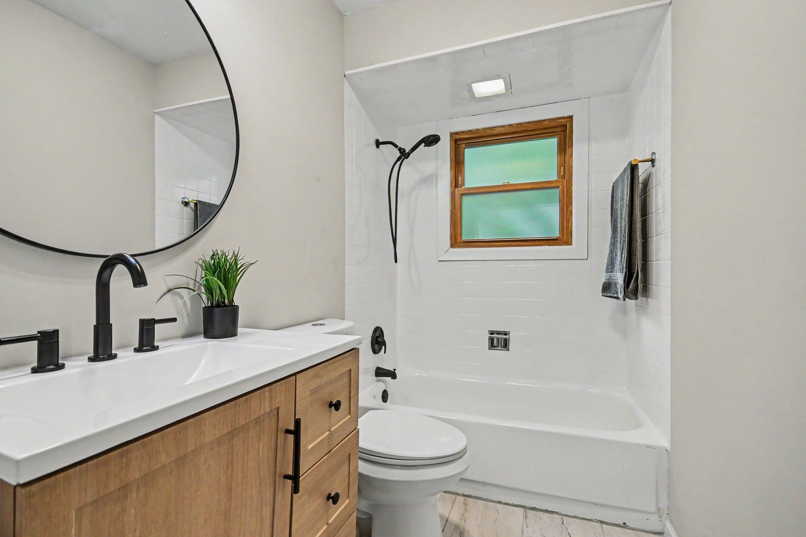 15405 James Drive, Oak Forest, IL 60452
