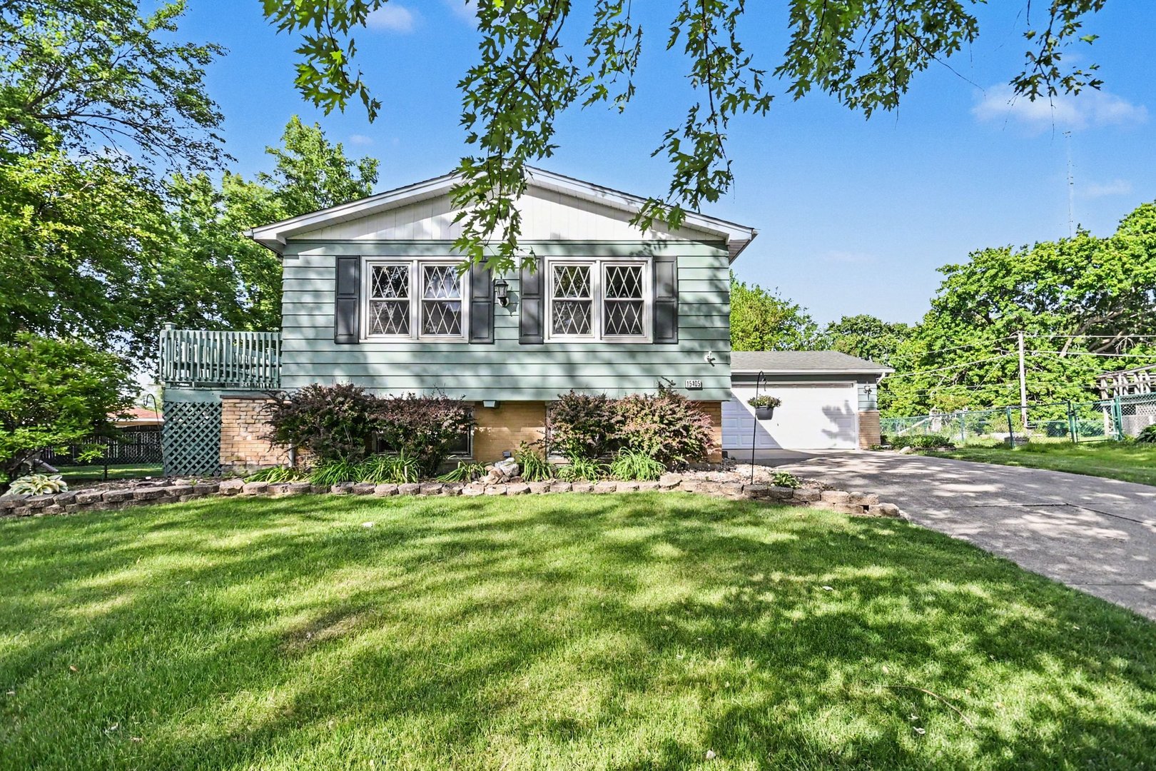 15405 James Drive, Oak Forest, IL 60452