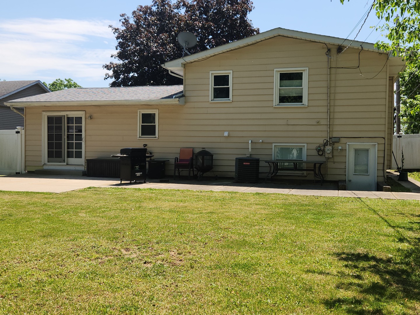 305 North Avenue, Antioch, IL 60002