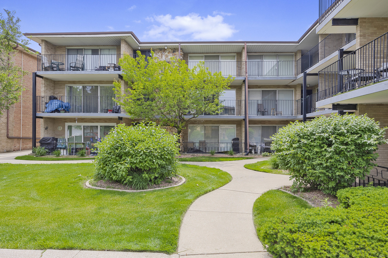 3175 W 115 Street #2W, Merrionette Park, IL 60803