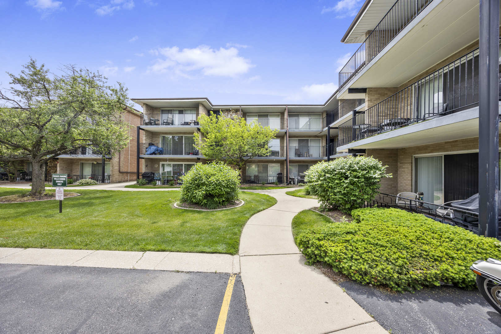3175 W 115 Street #2W, Merrionette Park, IL 60803