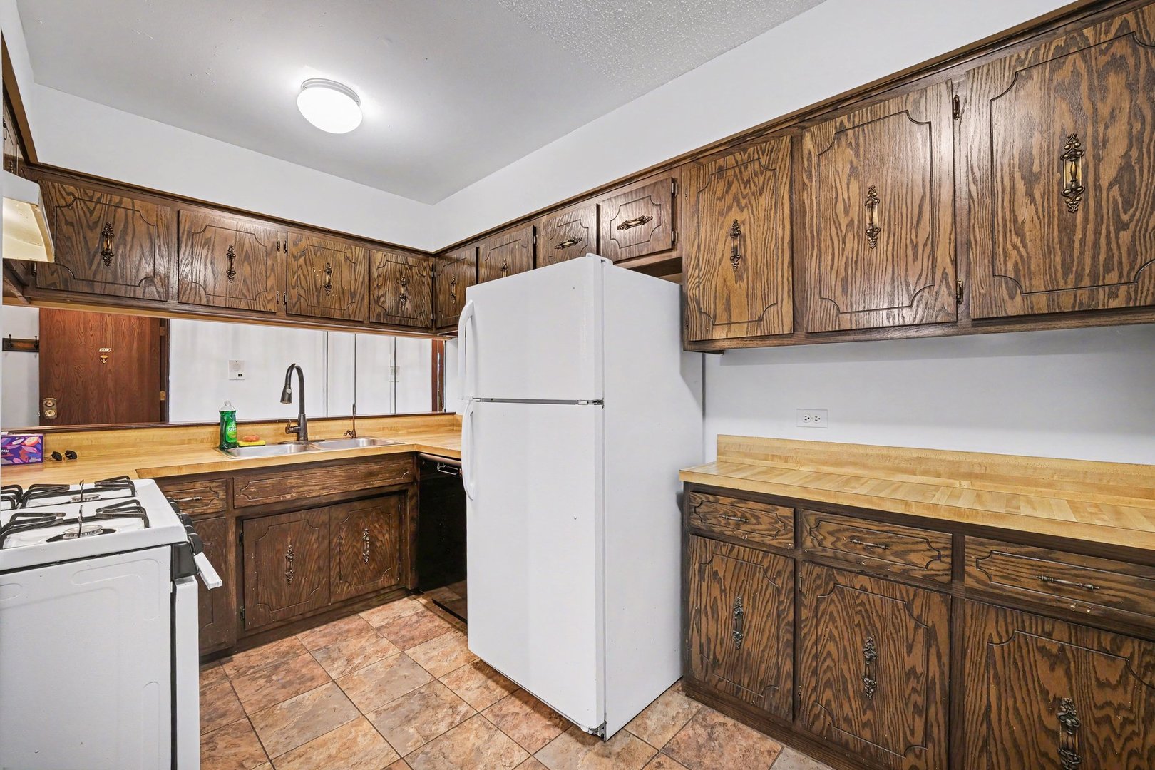 13615 Royal Court #309, Crestwood, IL 60418