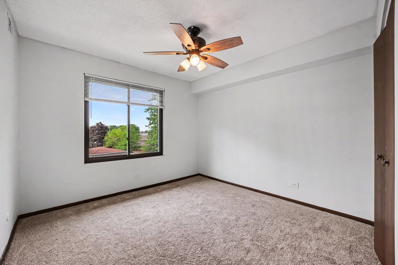 13615 Royal Court #309, Crestwood, IL 60418