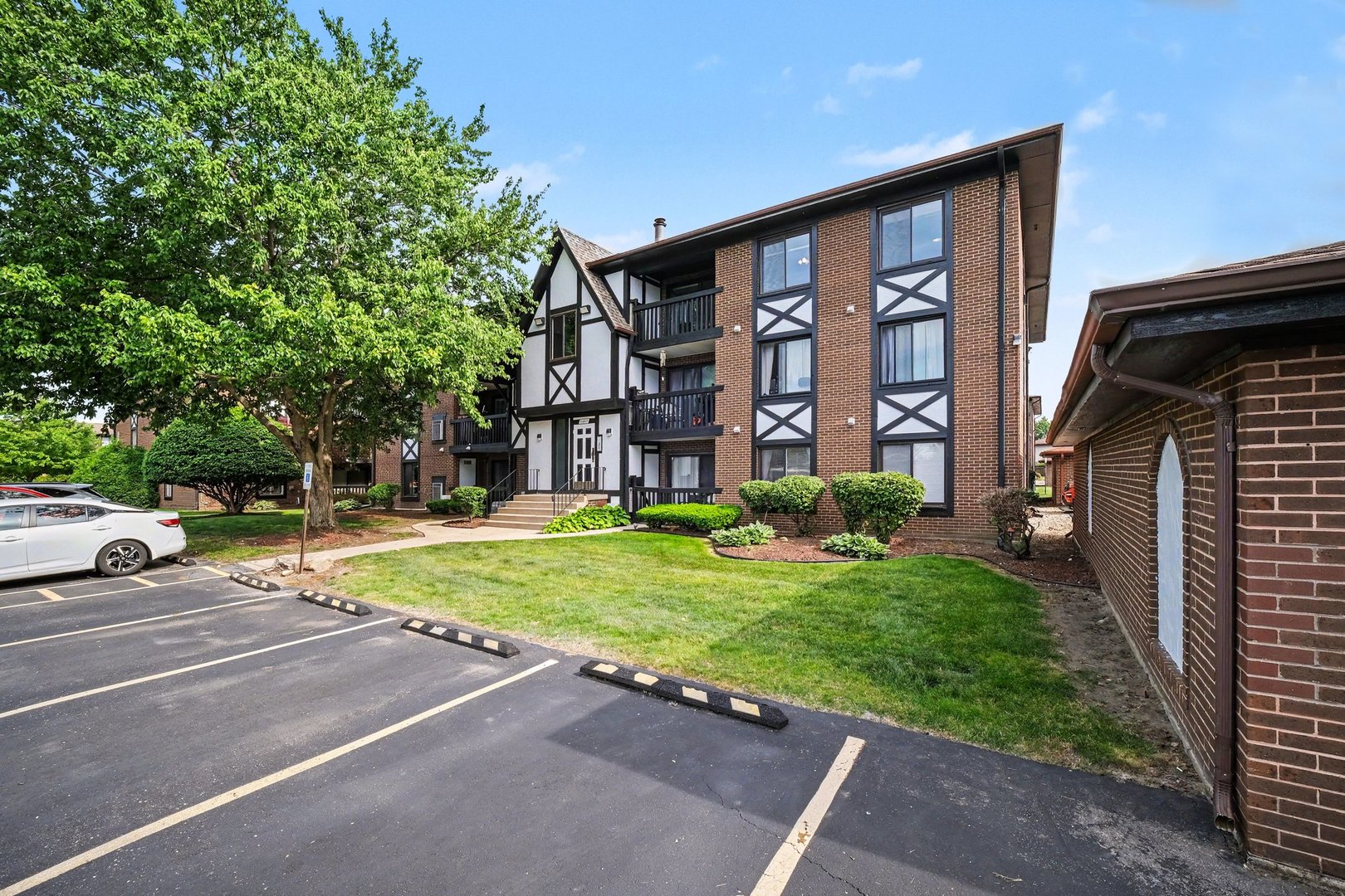 13615 Royal Court #309, Crestwood, IL 60418