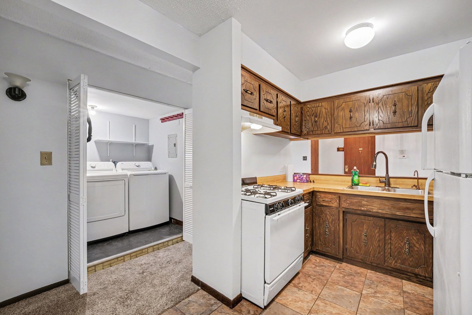 13615 Royal Court #309, Crestwood, IL 60418