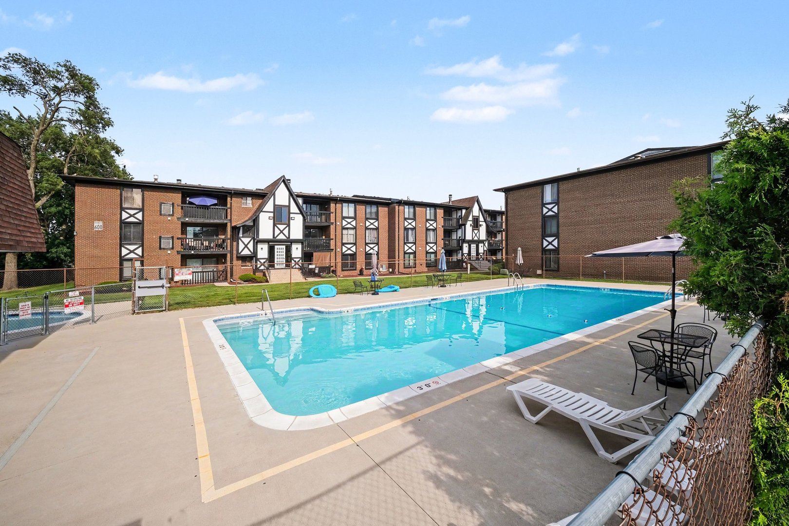 13615 Royal Court #309, Crestwood, IL 60418
