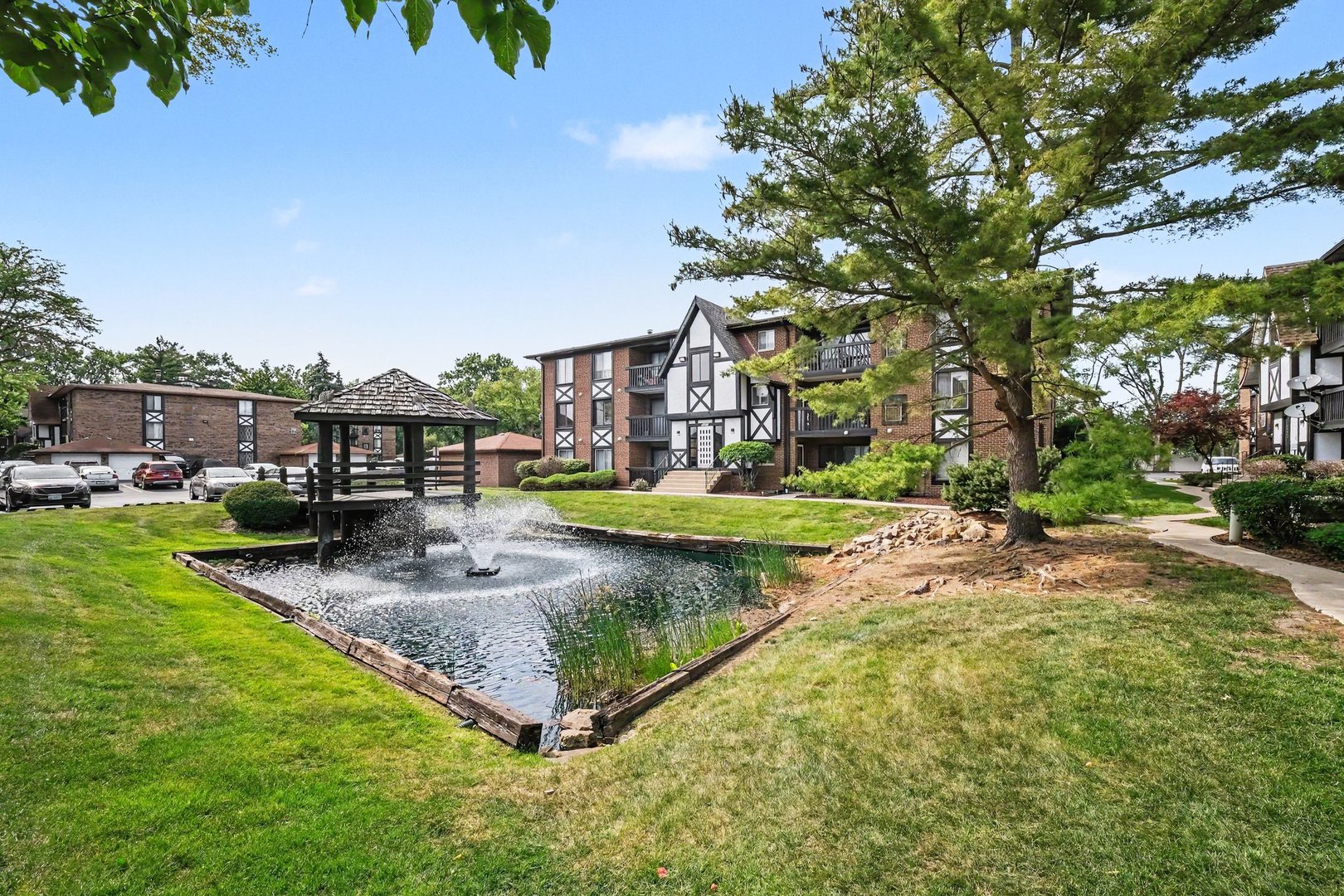 13615 Royal Court #309, Crestwood, IL 60418