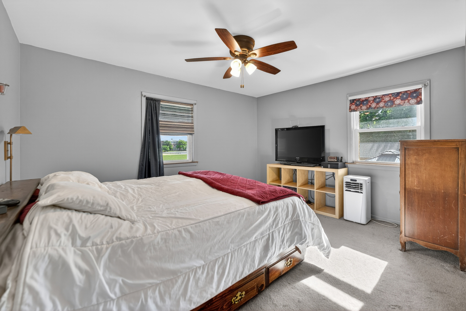 53 W Leslie Lane, Villa Park, IL 60181