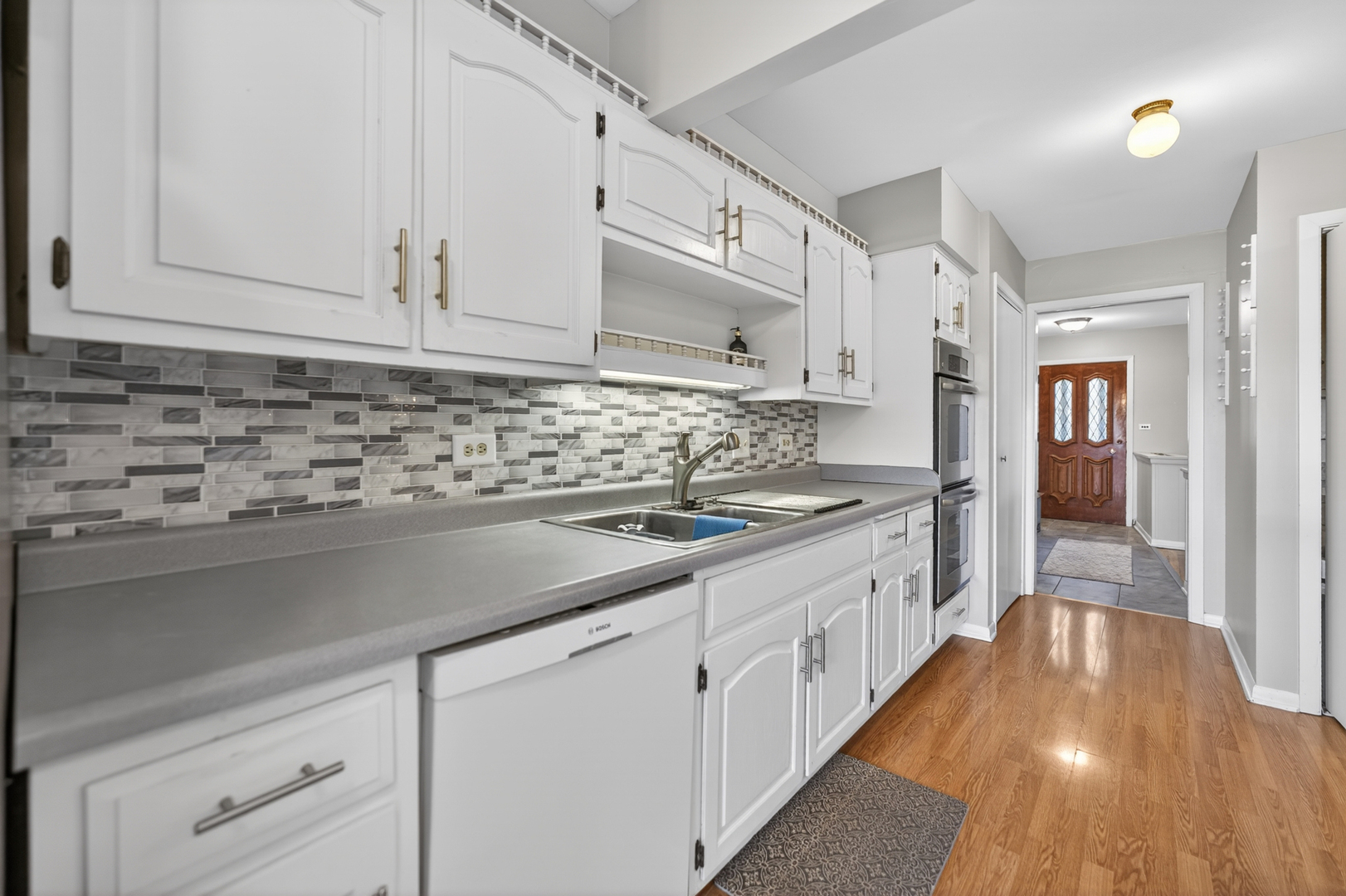 53 W Leslie Lane, Villa Park, IL 60181
