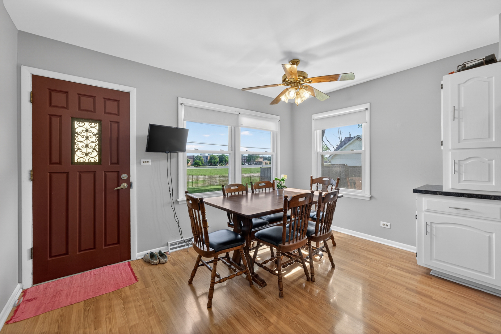 53 W Leslie Lane, Villa Park, IL 60181