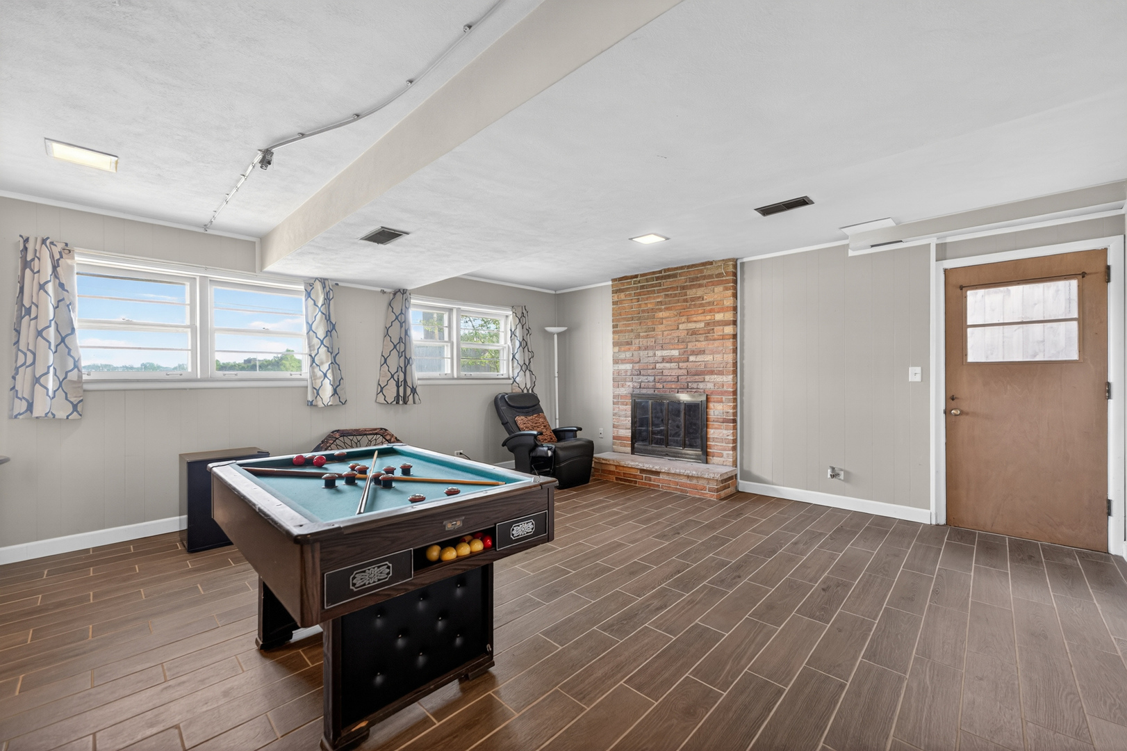 53 W Leslie Lane, Villa Park, IL 60181