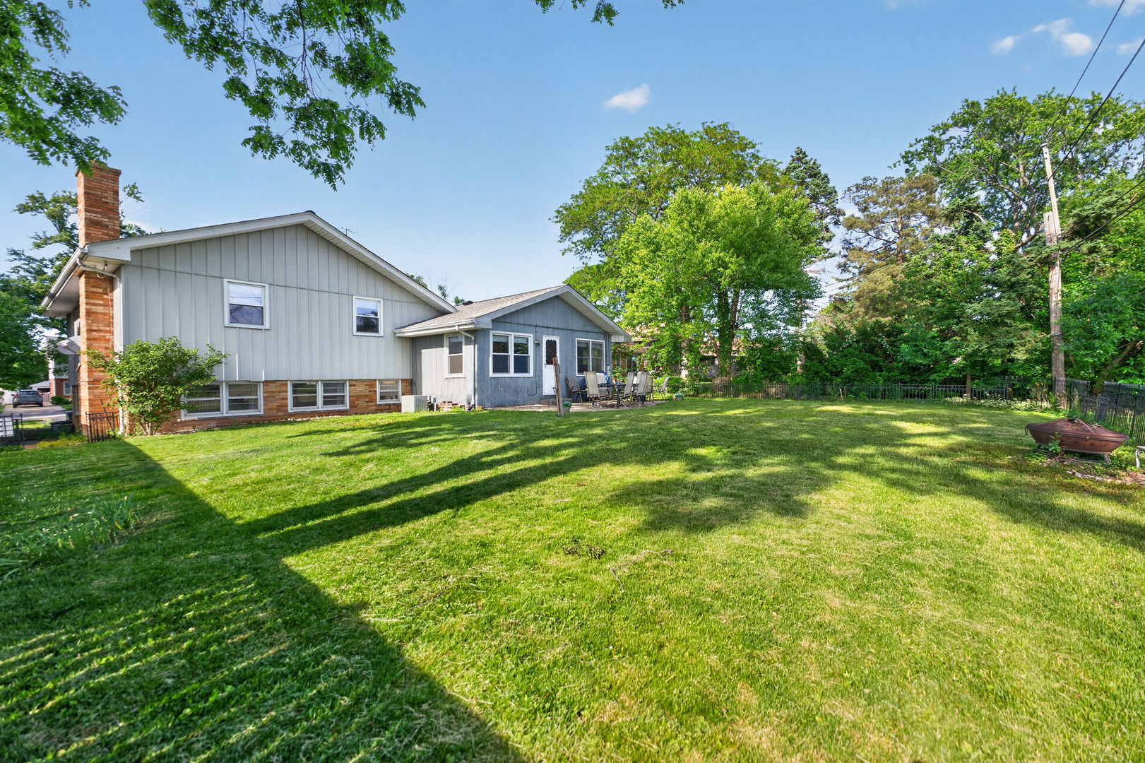 53 W Leslie Lane, Villa Park, IL 60181
