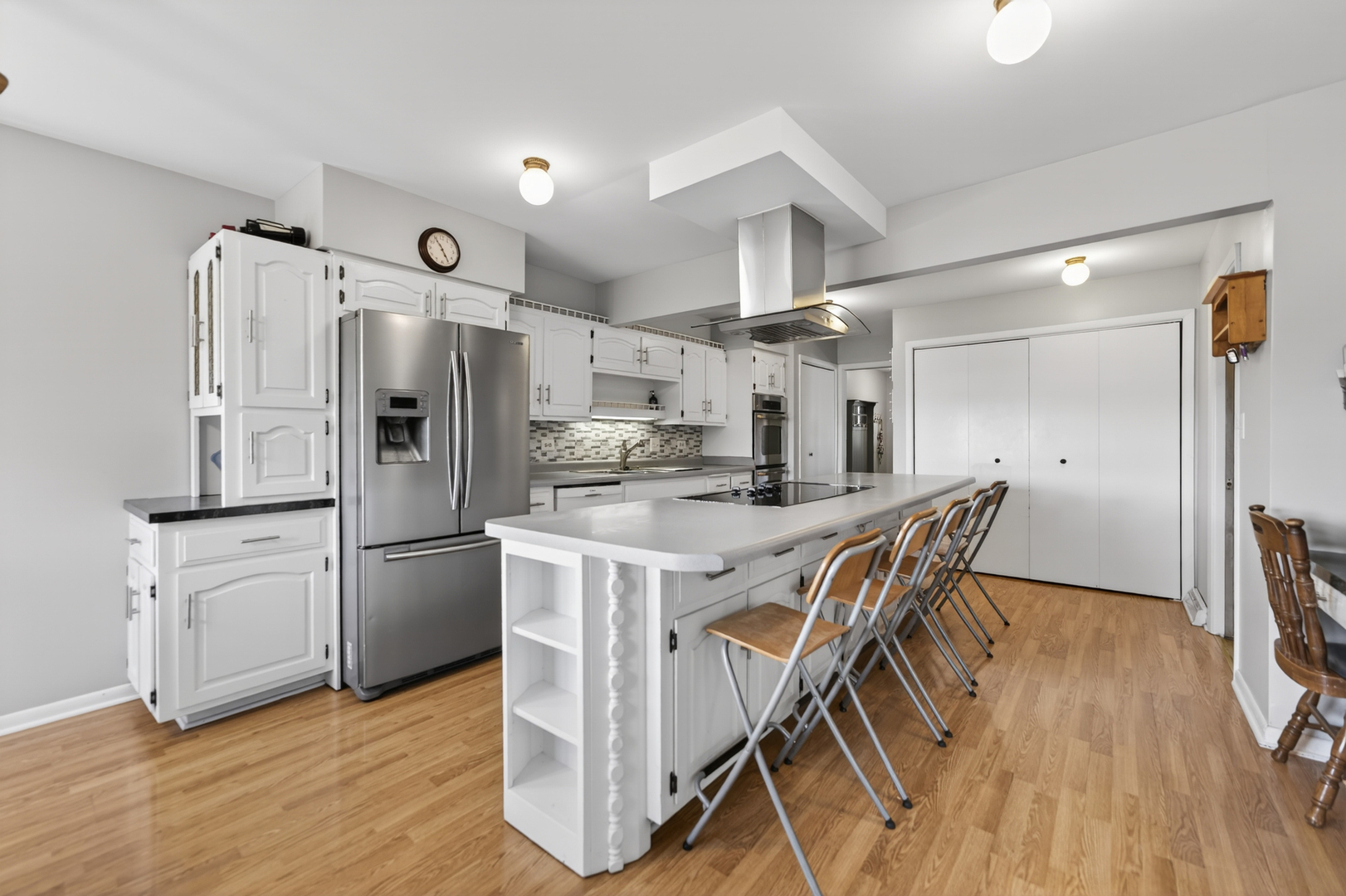 53 W Leslie Lane, Villa Park, IL 60181