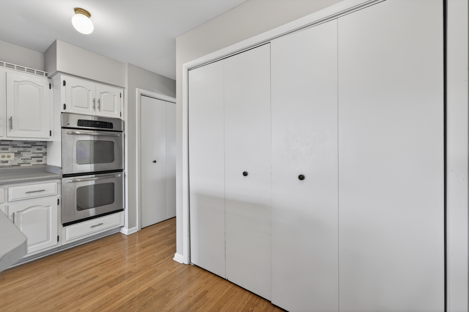 53 W Leslie Lane, Villa Park, IL 60181