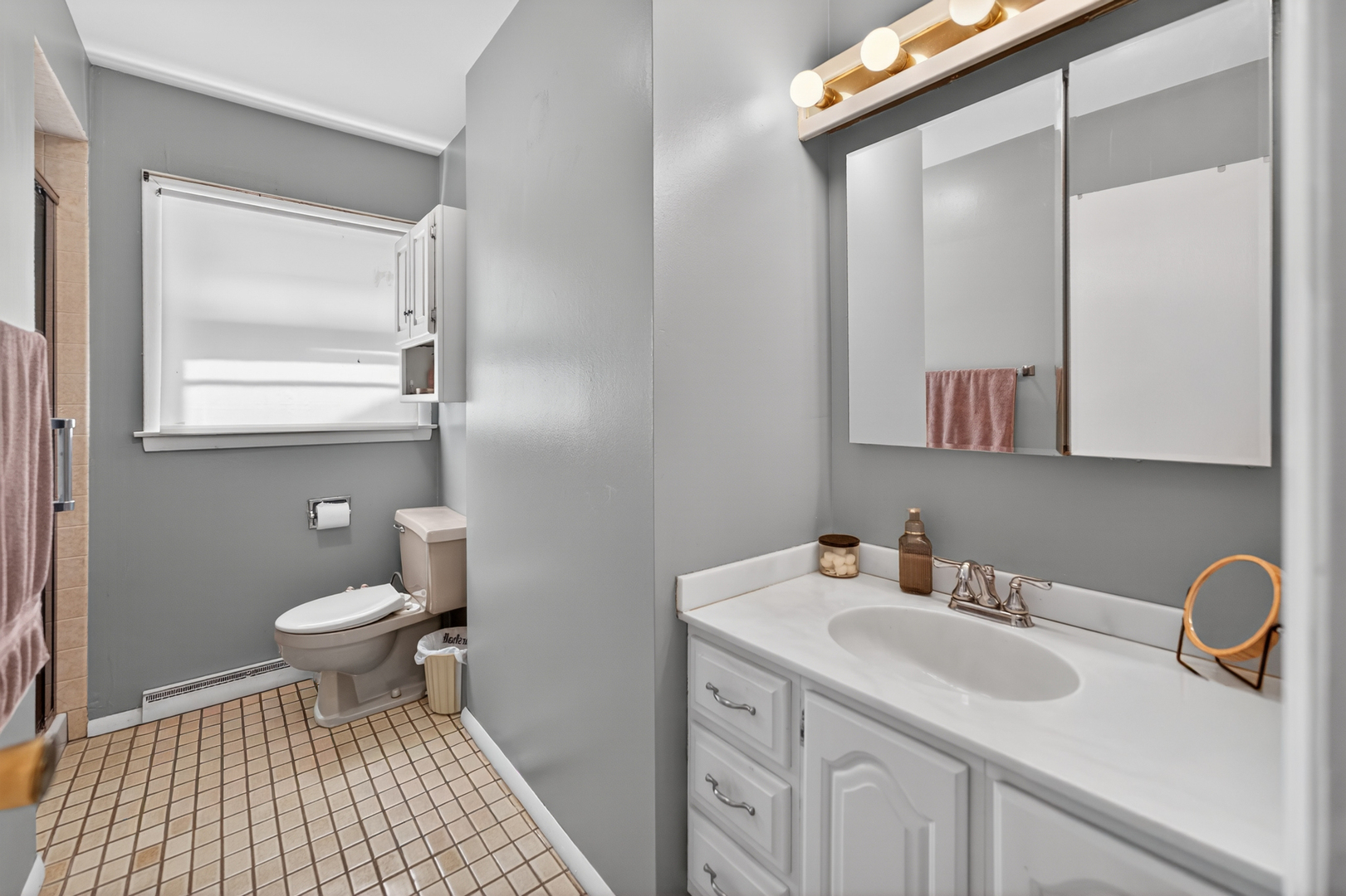 53 W Leslie Lane, Villa Park, IL 60181