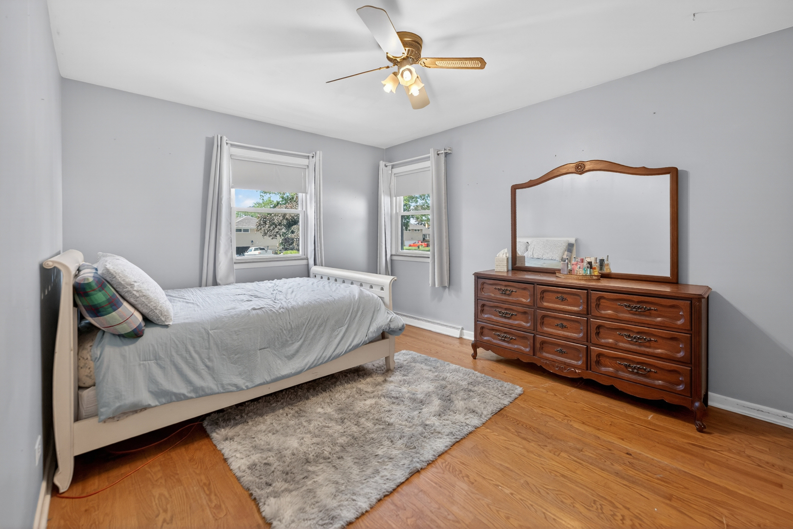 53 W Leslie Lane, Villa Park, IL 60181
