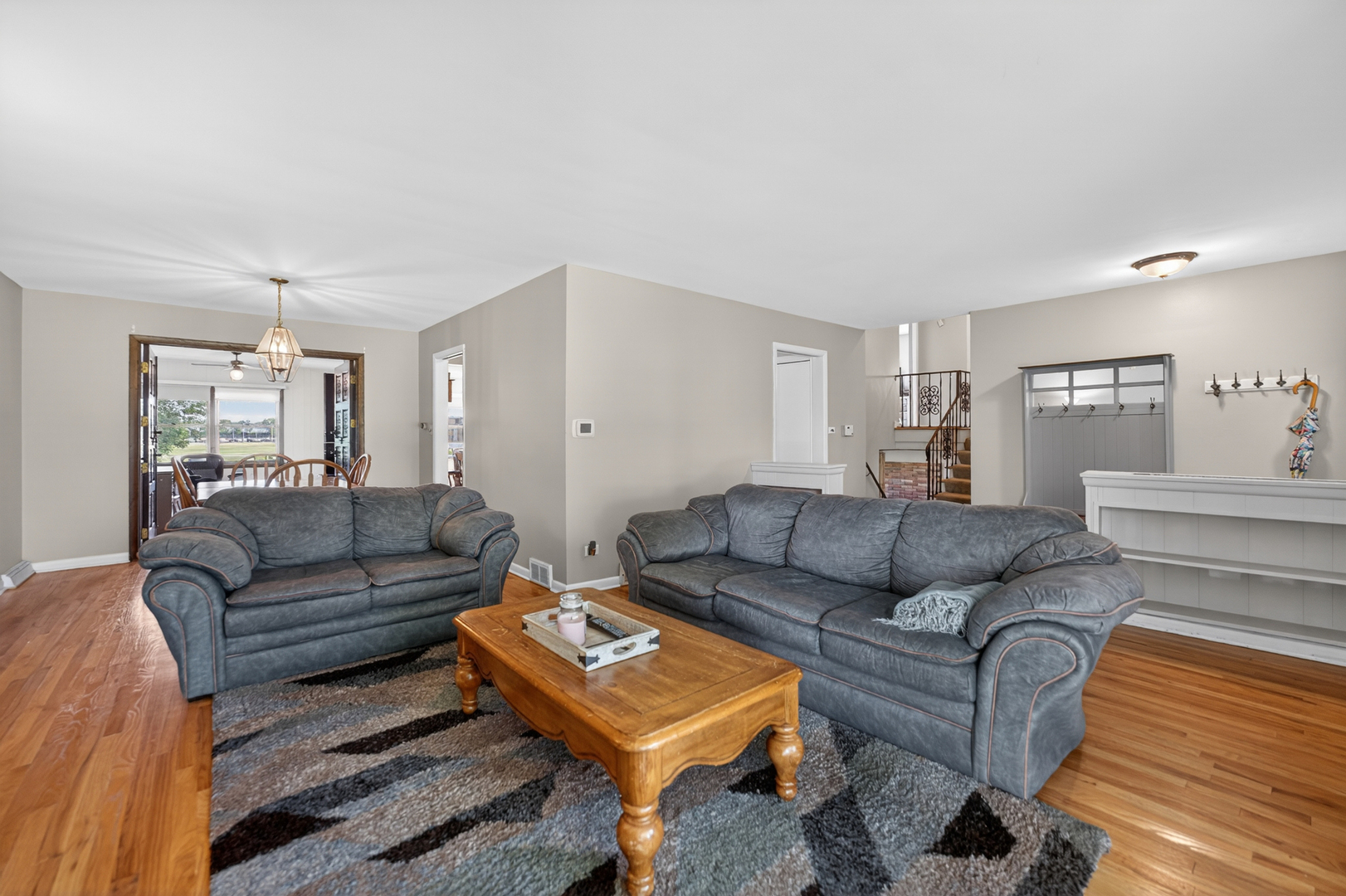 53 W Leslie Lane, Villa Park, IL 60181