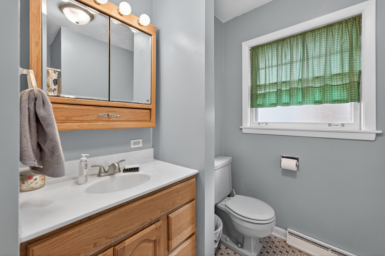 53 W Leslie Lane, Villa Park, IL 60181