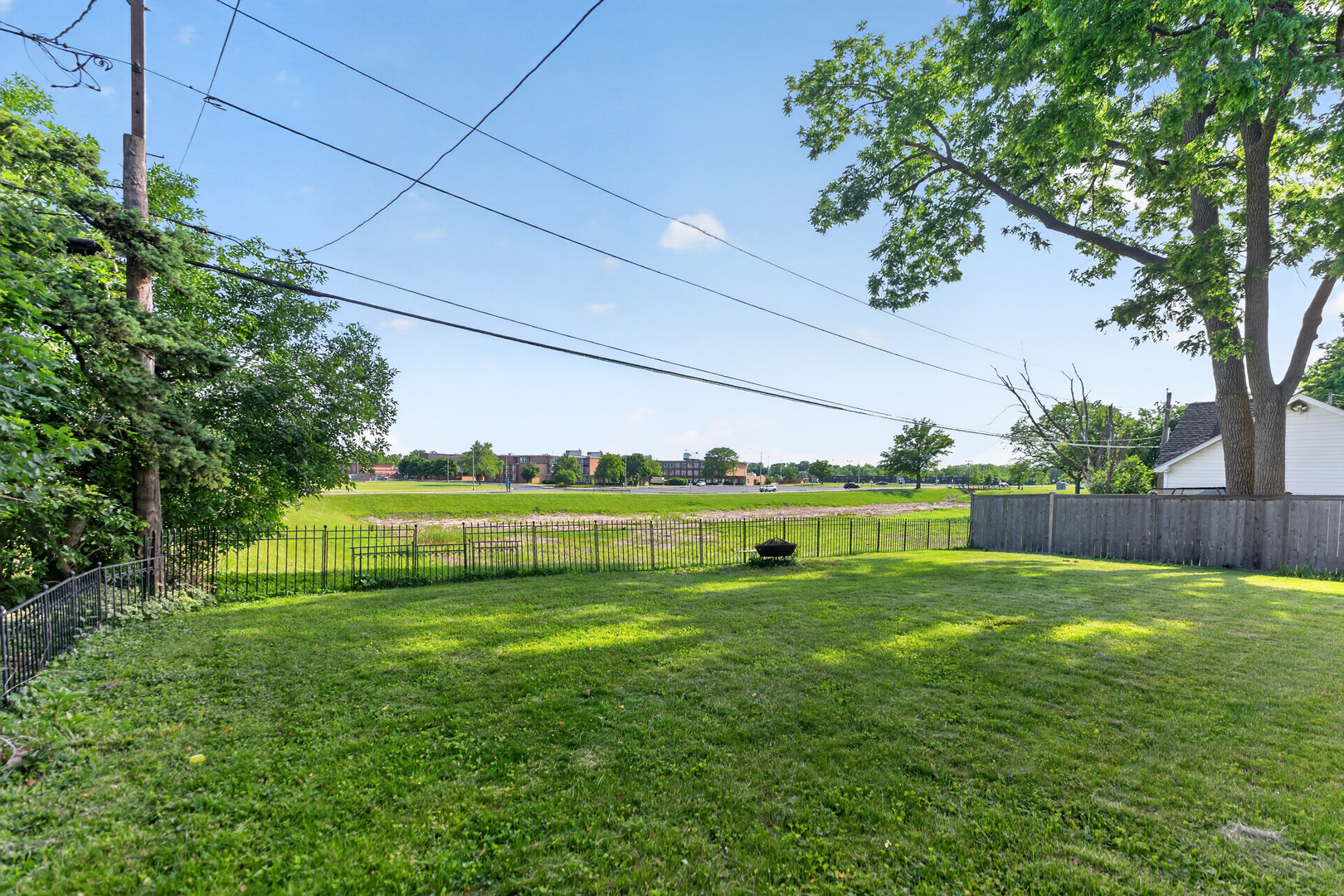 53 W Leslie Lane, Villa Park, IL 60181