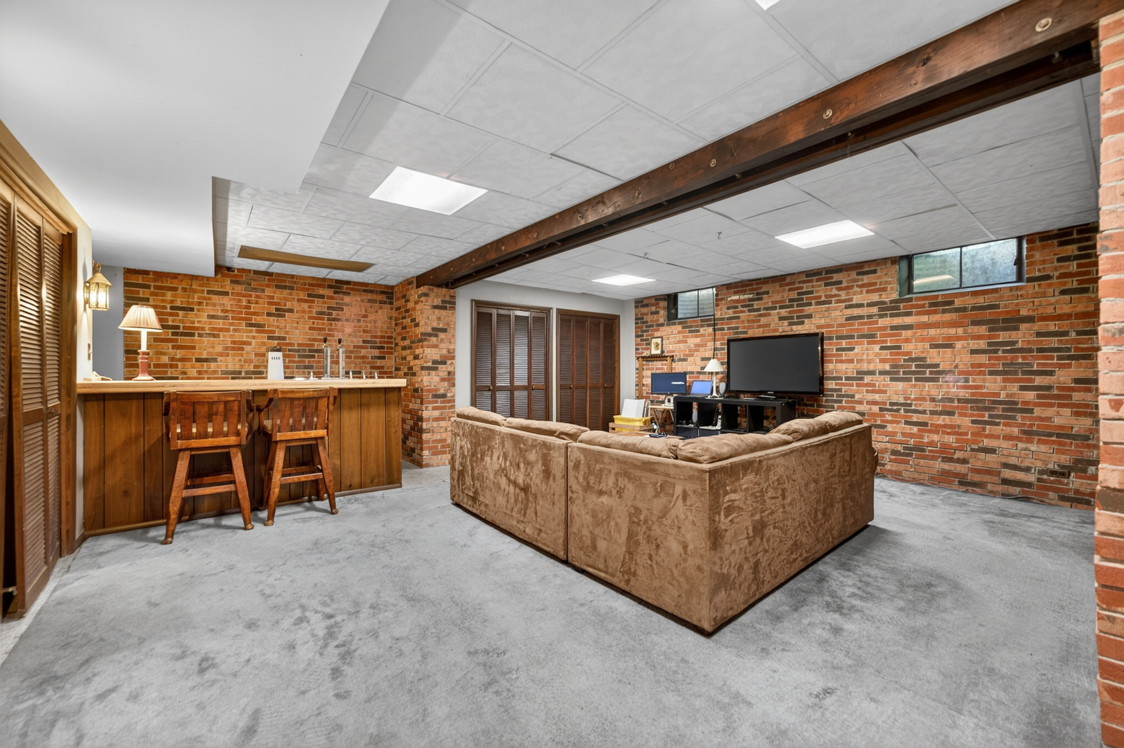 53 W Leslie Lane, Villa Park, IL 60181