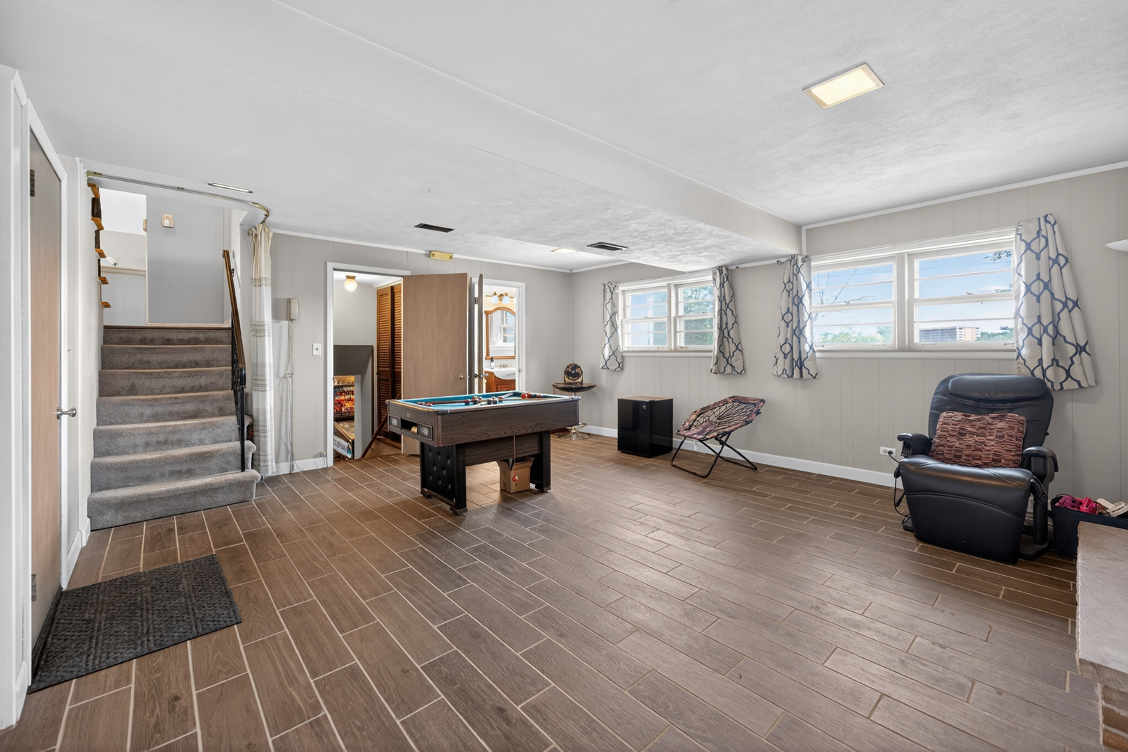 53 W Leslie Lane, Villa Park, IL 60181