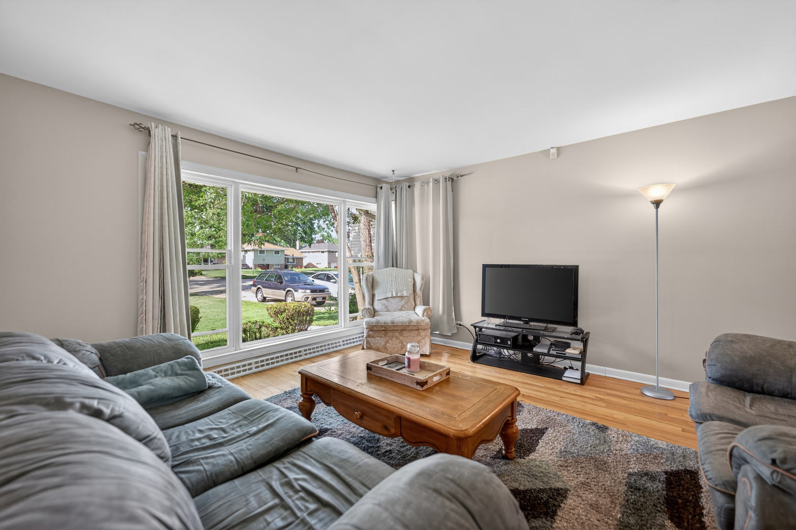 53 W Leslie Lane, Villa Park, IL 60181