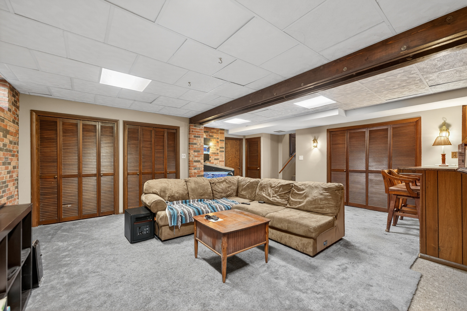 53 W Leslie Lane, Villa Park, IL 60181