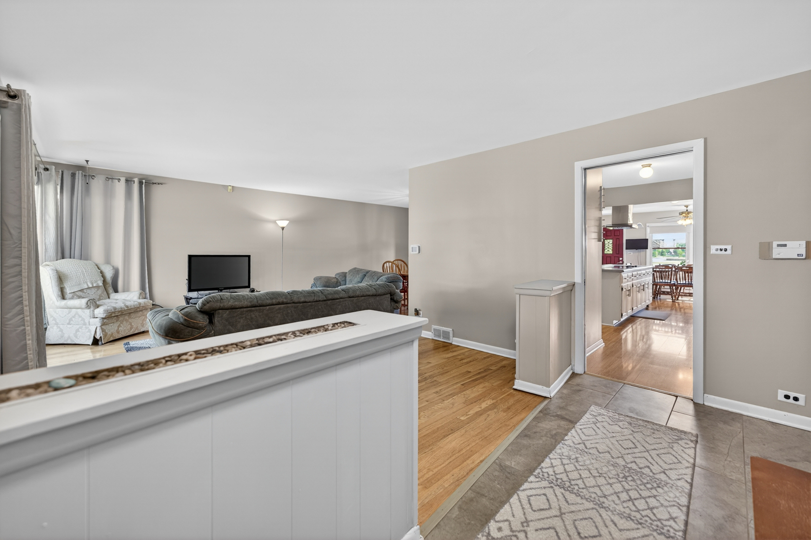 53 W Leslie Lane, Villa Park, IL 60181